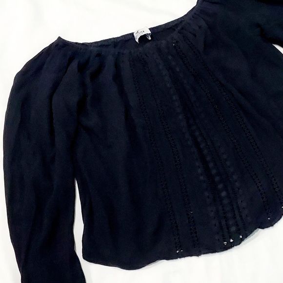 Hollister Tops - FINAL PRICE 🔥 HOLLISTER Off-Shoulder Flowy Top